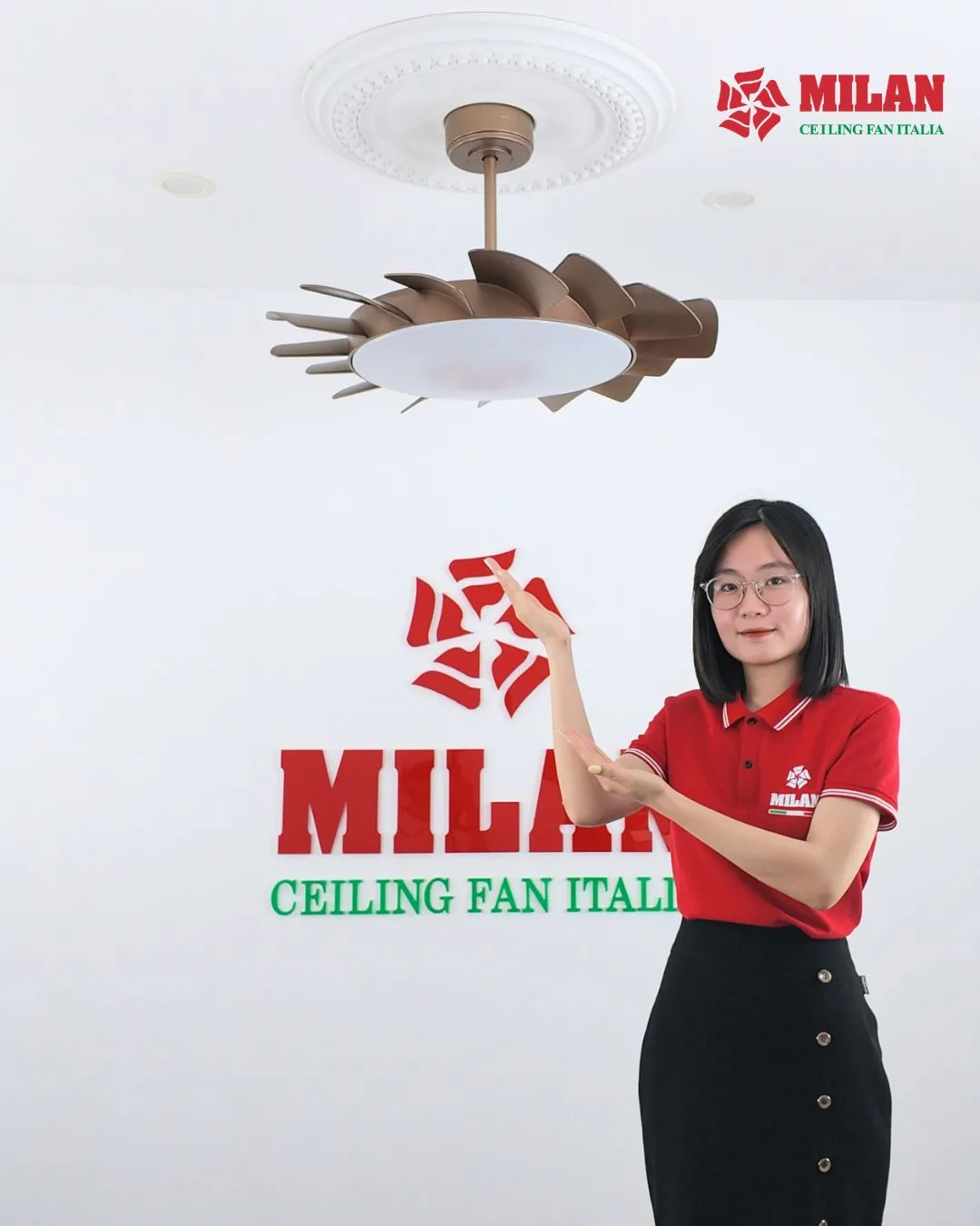 Quạt trần đèn FY566 Màu đồng cát phù hợp với nhiều không gian.